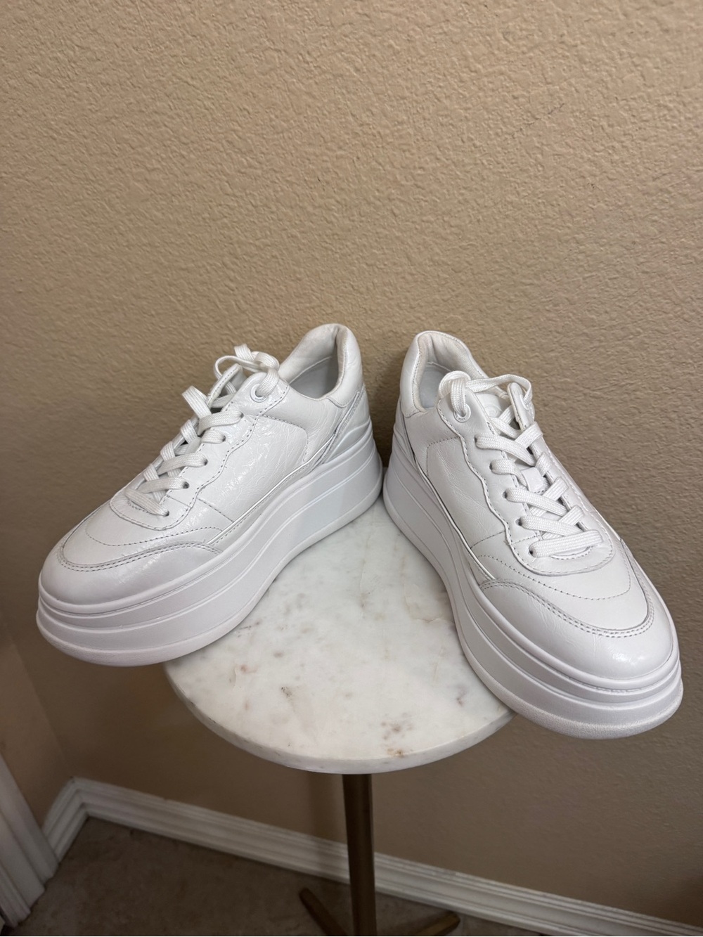 Women Michael Kors Hayes casual statement lace up leather platform white sneaker - Picture 3 of 9